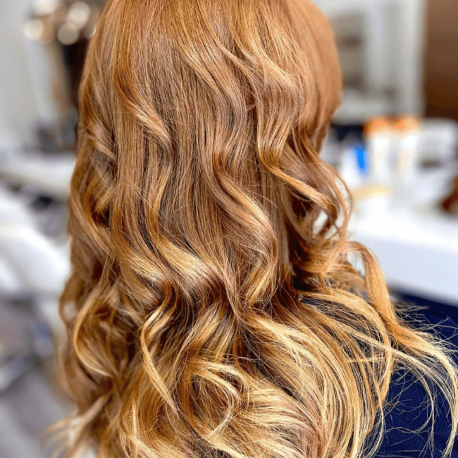 Cabello con color y ondas